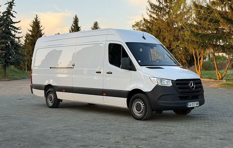Bestelwagen van R-MA LOGISTICS voor groot transport